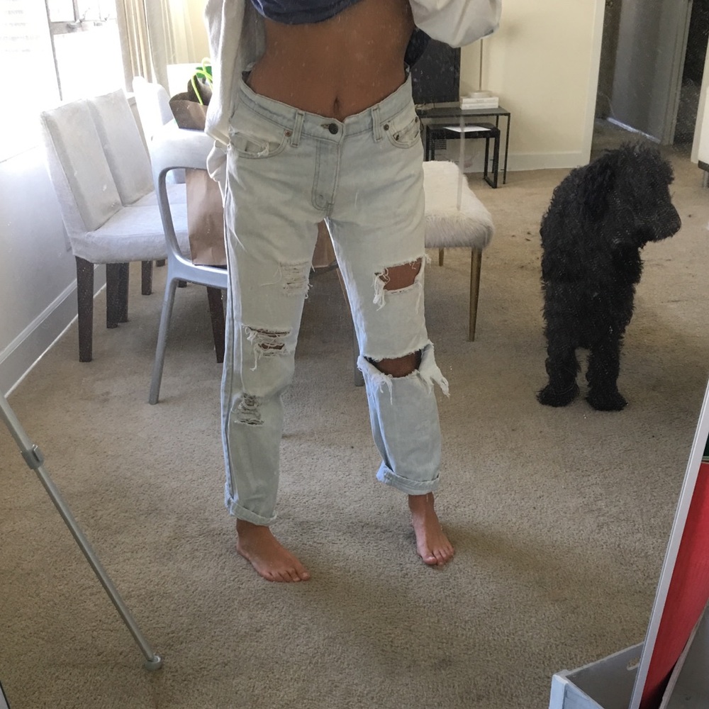 Vintage light wash ripped Levi jeans